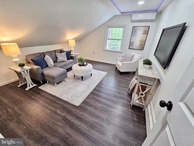 7 LAUREL LN, Media, PA 19063