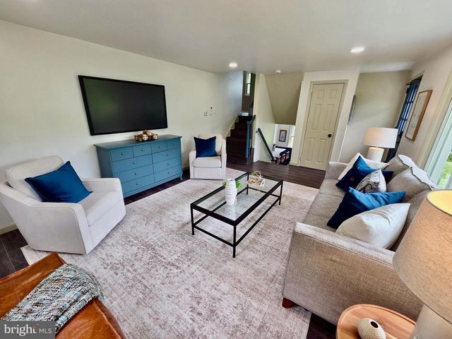 7 LAUREL LN, Media, PA 19063