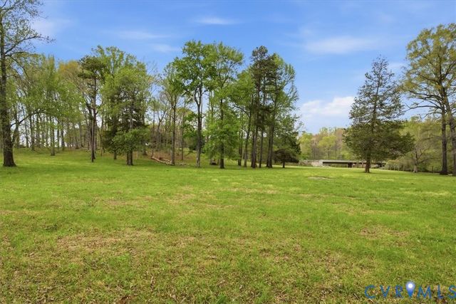 5001 Cartersville Rd, Powhatan, VA 23139