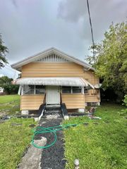 1521 NW 51st St, Miami, FL 33142