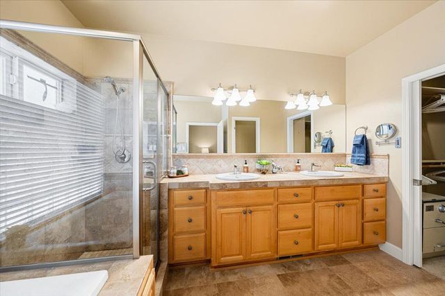 15570 Bella Sera Ct, Grass Valley, CA 95945