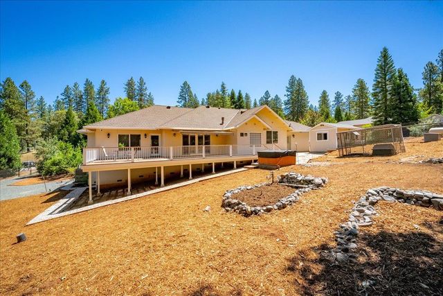 15570 Bella Sera Ct, Grass Valley, CA 95945