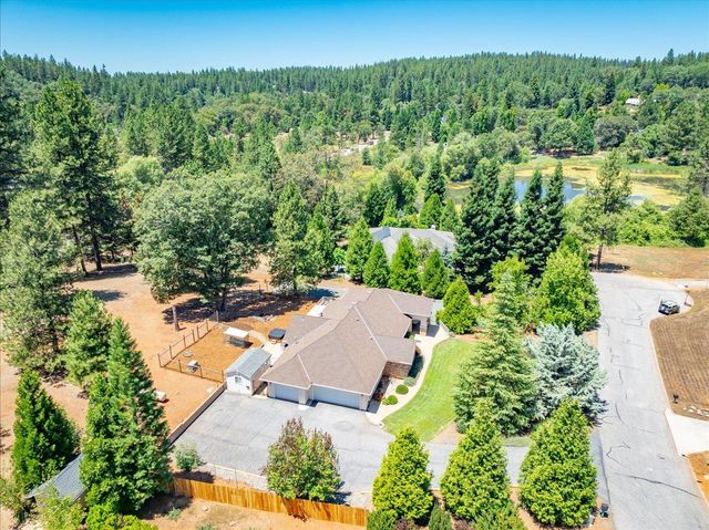 15570 Bella Sera Ct, Grass Valley, CA 95945