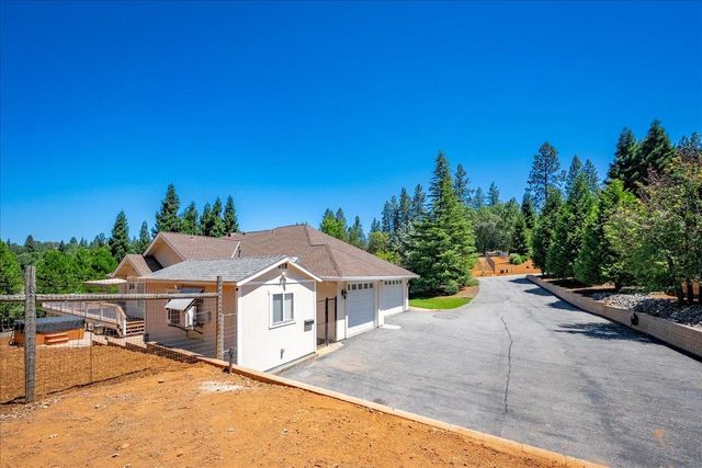 15570 Bella Sera Ct, Grass Valley, CA 95945