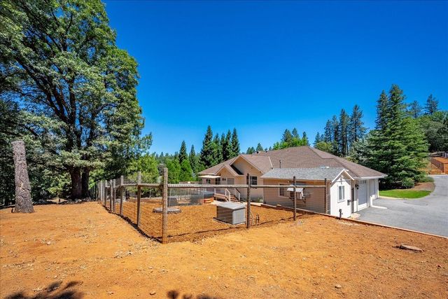 15570 Bella Sera Ct, Grass Valley, CA 95945