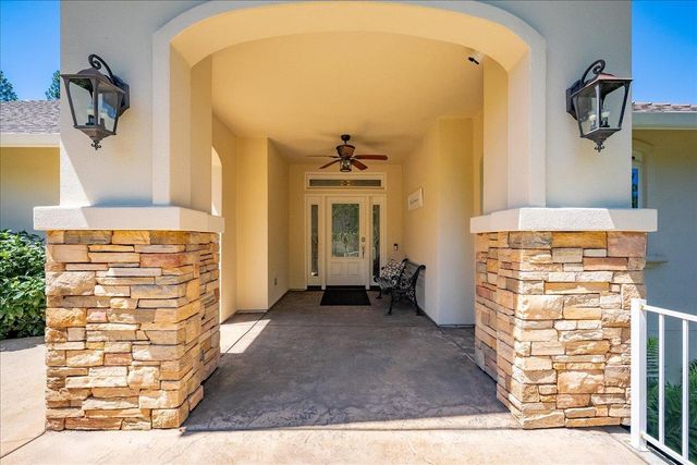 15570 Bella Sera Ct, Grass Valley, CA 95945