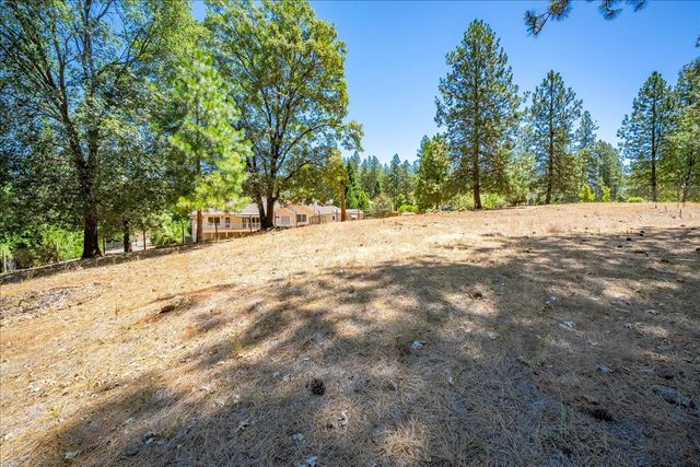 15570 Bella Sera Ct, Grass Valley, CA 95945
