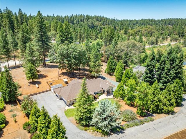 15570 Bella Sera Ct, Grass Valley, CA 95945
