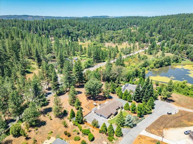 15570 Bella Sera Ct, Grass Valley, CA 95945