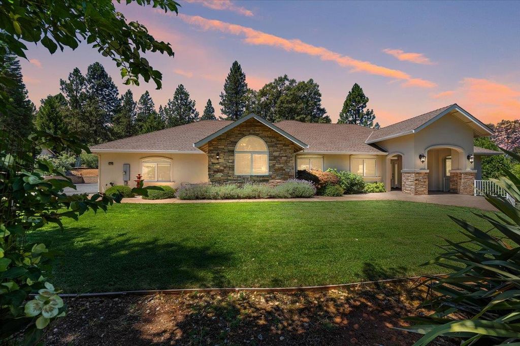 15570 Bella Sera Ct, Grass Valley, CA 95945