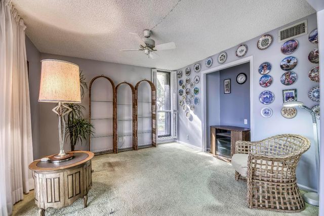 5250 Woodland Lakes Drive 226, Palm Beach Gardens, FL 33418