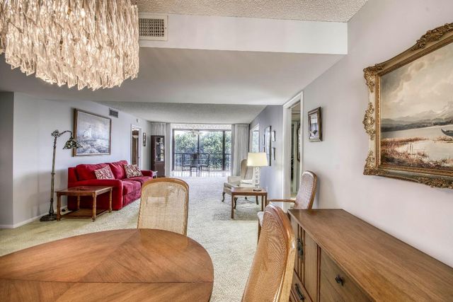 5250 Woodland Lakes Drive 226, Palm Beach Gardens, FL 33418