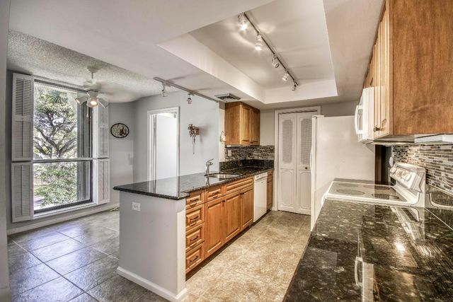 5250 Woodland Lakes Drive 226, Palm Beach Gardens, FL 33418