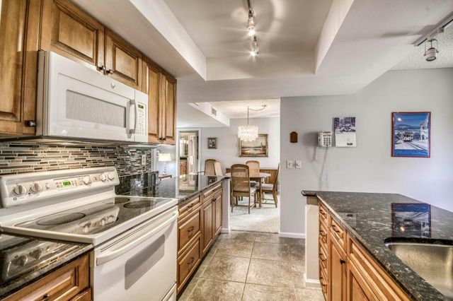 5250 Woodland Lakes Drive 226, Palm Beach Gardens, FL 33418