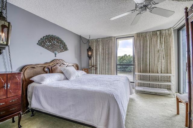 5250 Woodland Lakes Drive 226, Palm Beach Gardens, FL 33418