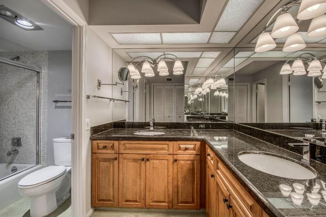 5250 Woodland Lakes Drive 226, Palm Beach Gardens, FL 33418