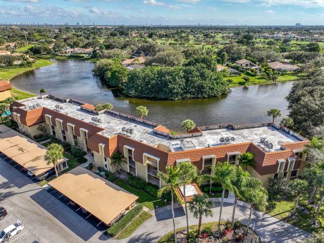 5250 Woodland Lakes Drive 226, Palm Beach Gardens, FL 33418
