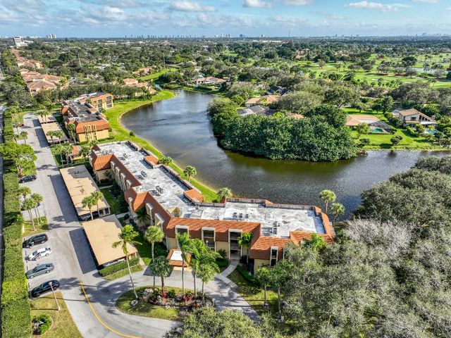 5250 Woodland Lakes Drive 226, Palm Beach Gardens, FL 33418