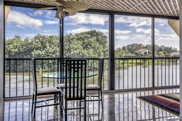 5250 Woodland Lakes Drive 226, Palm Beach Gardens, FL 33418