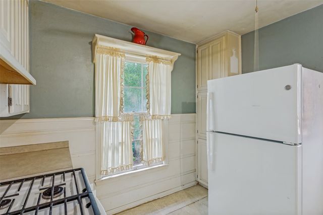 3825 Byers Avenue, Fort Worth, TX 76107