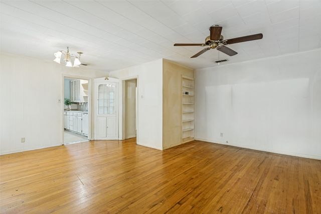 3825 Byers Avenue, Fort Worth, TX 76107