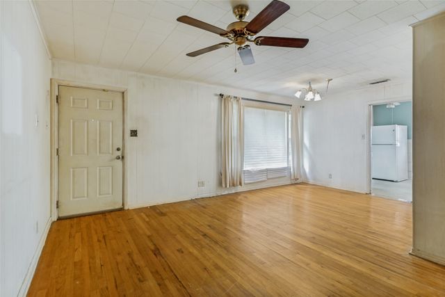 3825 Byers Avenue, Fort Worth, TX 76107