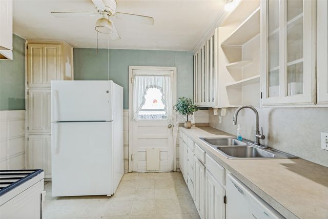 3825 Byers Avenue, Fort Worth, TX 76107