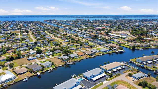 3933 SE 11 Pl 208, Cape Coral, FL 33904