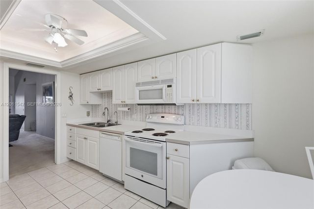 3933 SE 11 Pl 208, Cape Coral, FL 33904