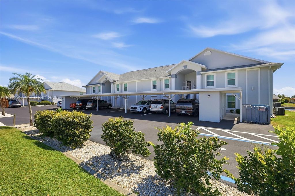 3933 SE 11 Pl 208, Cape Coral, FL 33904