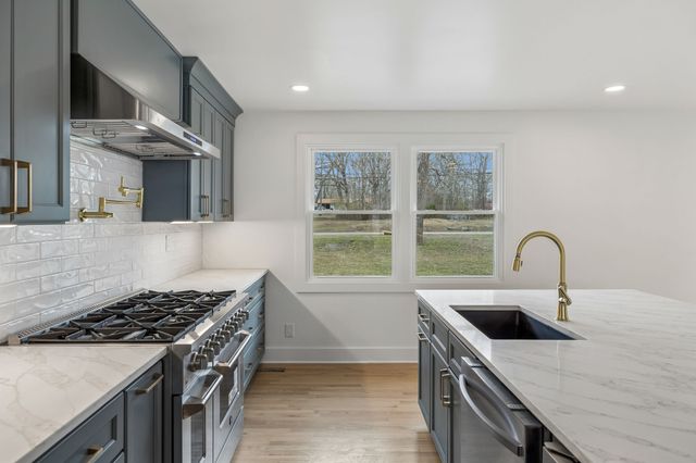 4080 Hunters Point Pike, Lebanon, TN 37087