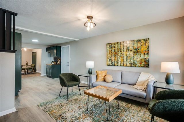 1007 Waverly St, Wichita, KS 67218