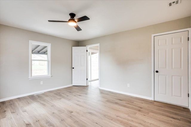 1007 Waverly St, Wichita, KS 67218