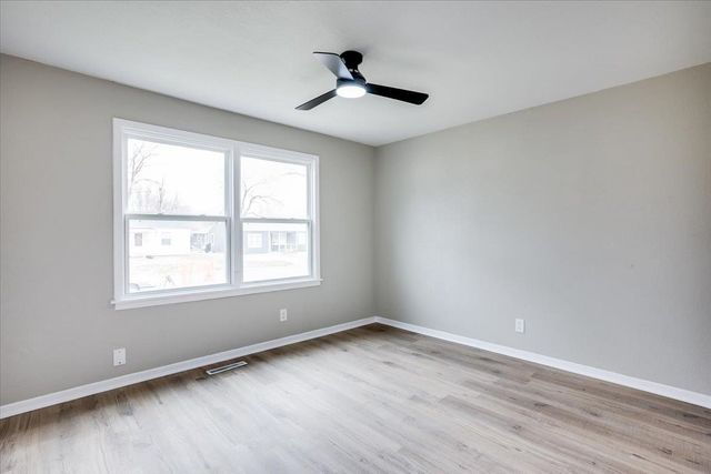 1007 Waverly St, Wichita, KS 67218