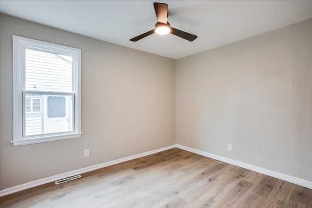 1007 Waverly St, Wichita, KS 67218