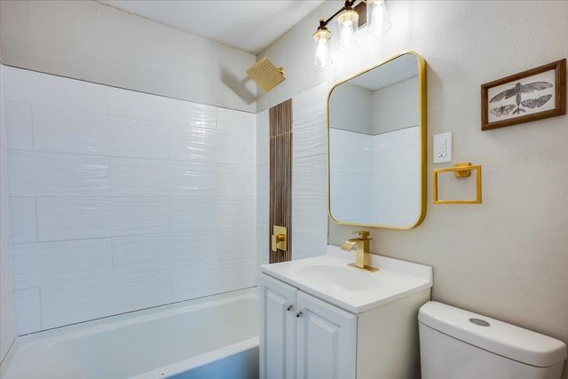 1007 Waverly St, Wichita, KS 67218