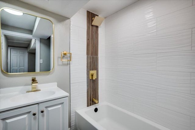 1007 Waverly St, Wichita, KS 67218