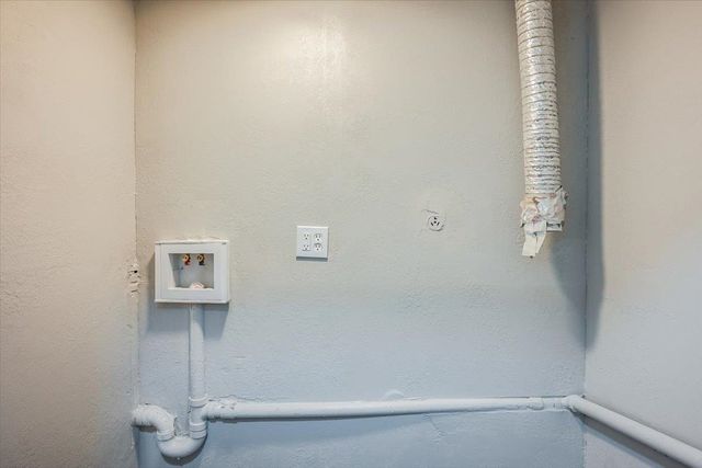 1007 Waverly St, Wichita, KS 67218