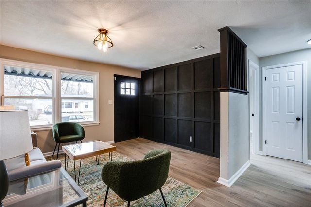 1007 Waverly St, Wichita, KS 67218