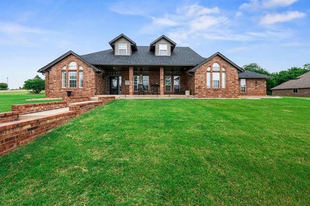 10700 Crystal Creek Drive, Mustang, OK 73064