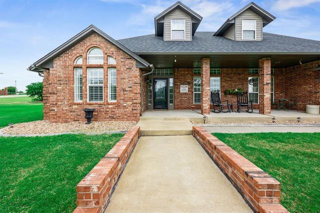 10700 Crystal Creek Drive, Mustang, OK 73064