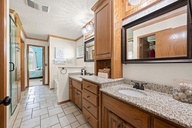 10700 Crystal Creek Drive, Mustang, OK 73064
