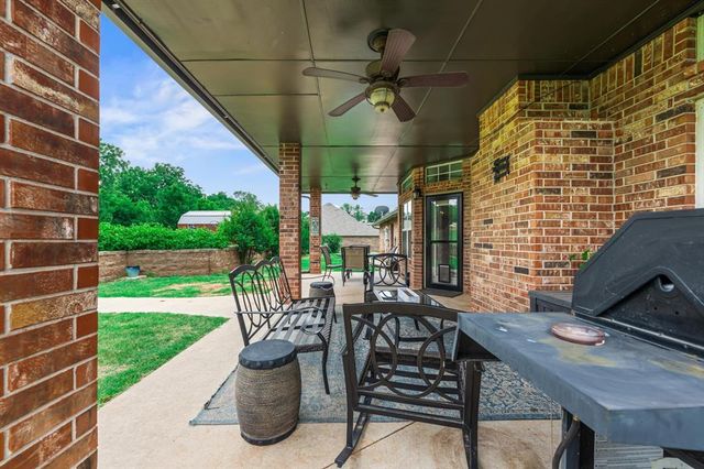 10700 Crystal Creek Drive, Mustang, OK 73064
