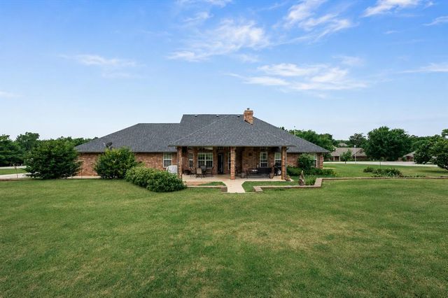 10700 Crystal Creek Drive, Mustang, OK 73064