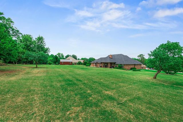 10700 Crystal Creek Drive, Mustang, OK 73064