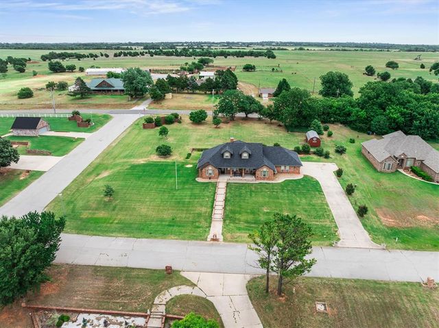 10700 Crystal Creek Drive, Mustang, OK 73064