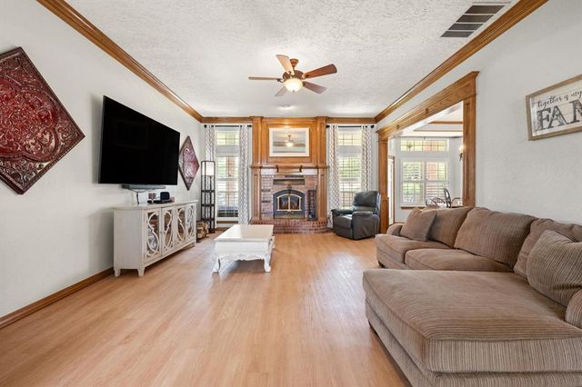 10700 Crystal Creek Drive, Mustang, OK 73064