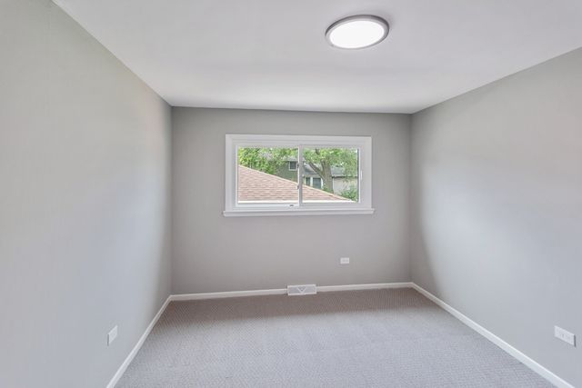 242 S Harper Avenue, Glenwood, IL 60425