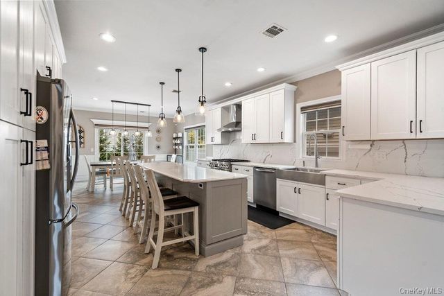 157 Walnut Street, Massapequa Park, NY 11762