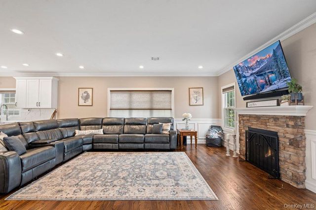 157 Walnut Street, Massapequa Park, NY 11762